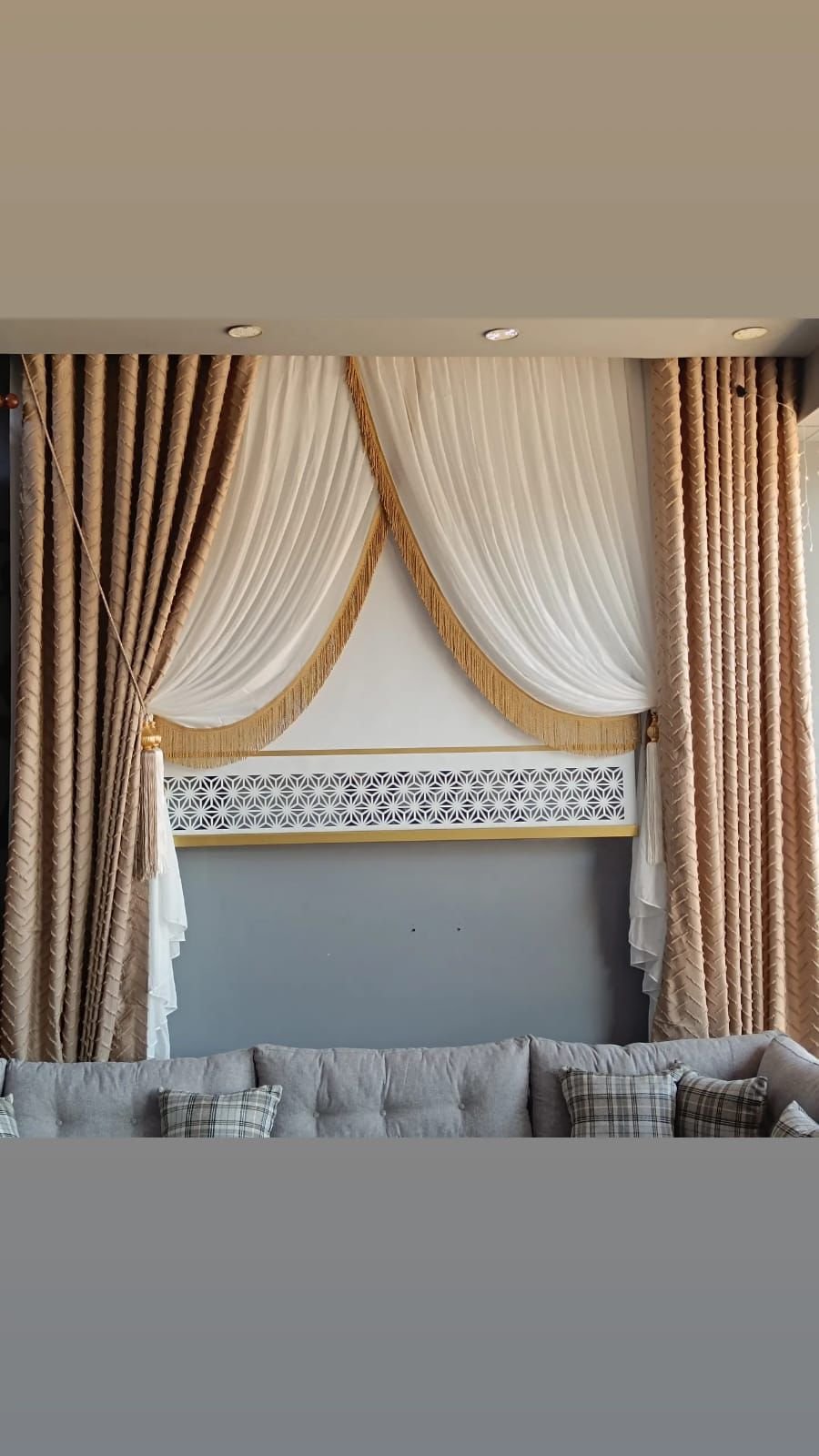 Altın bronz klasik salon