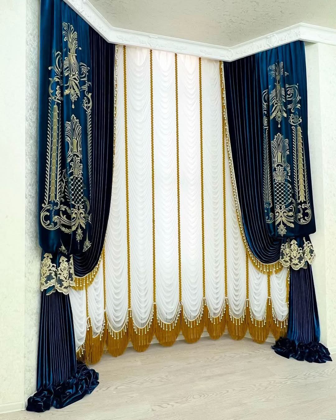 Altın drapeli yatak odası