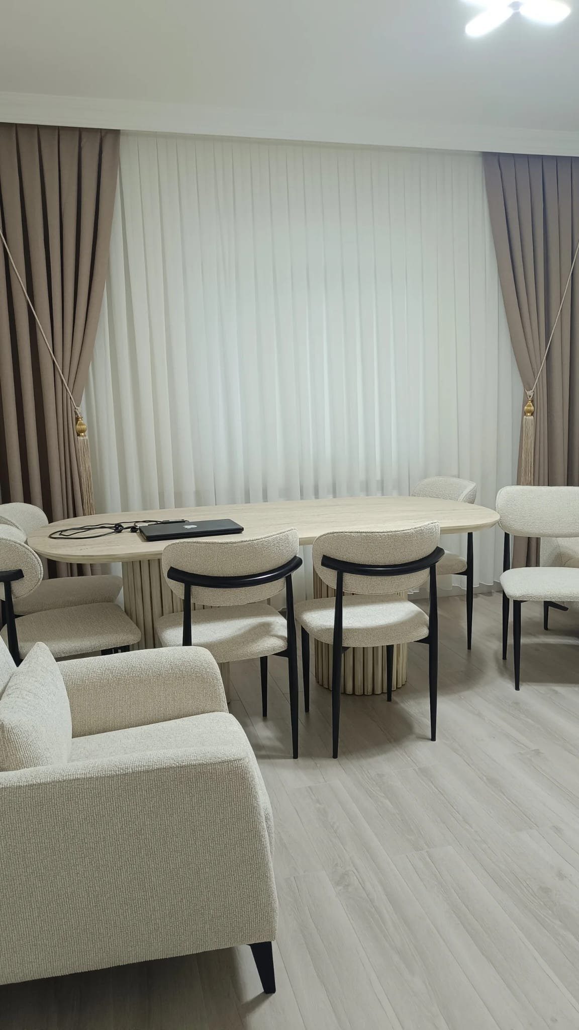 Beyaz ışık tül stor