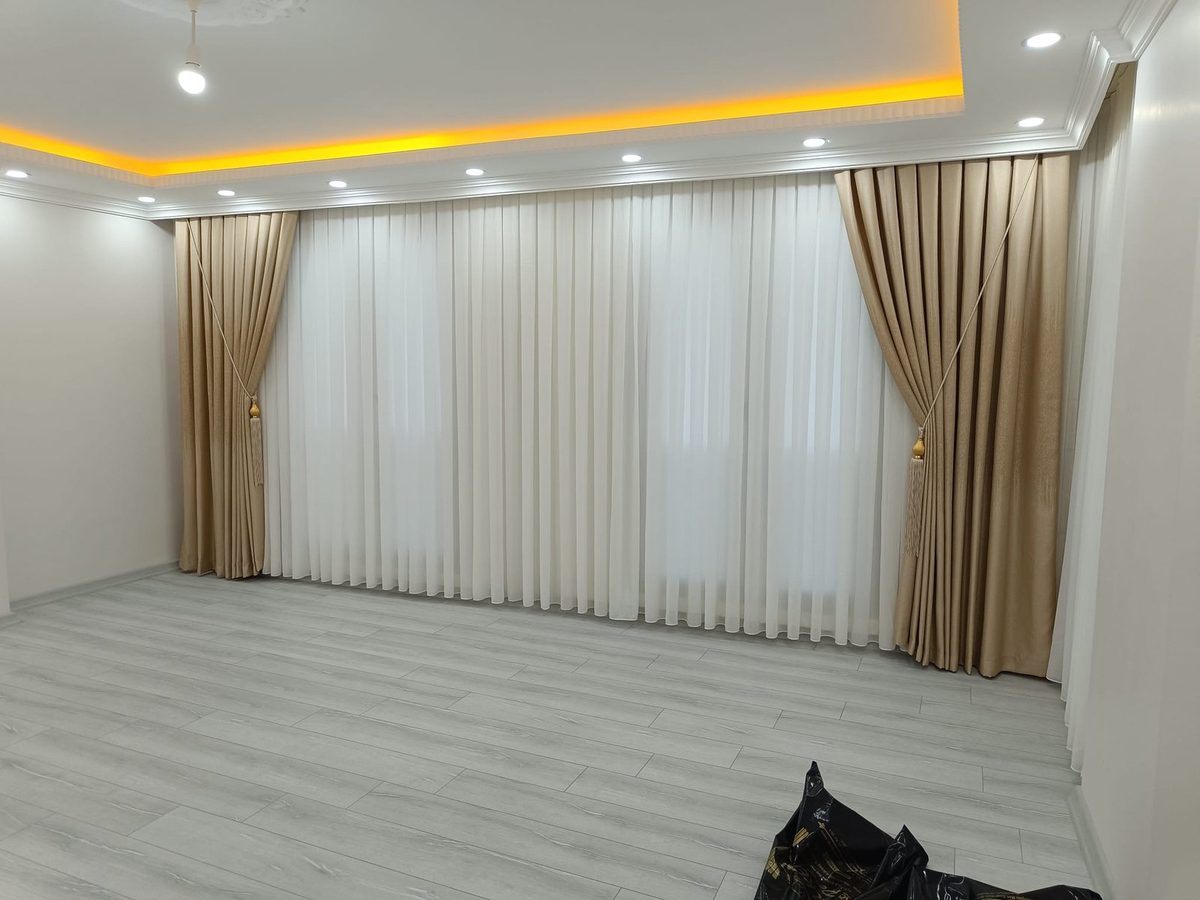Geniş salon krem beyaz