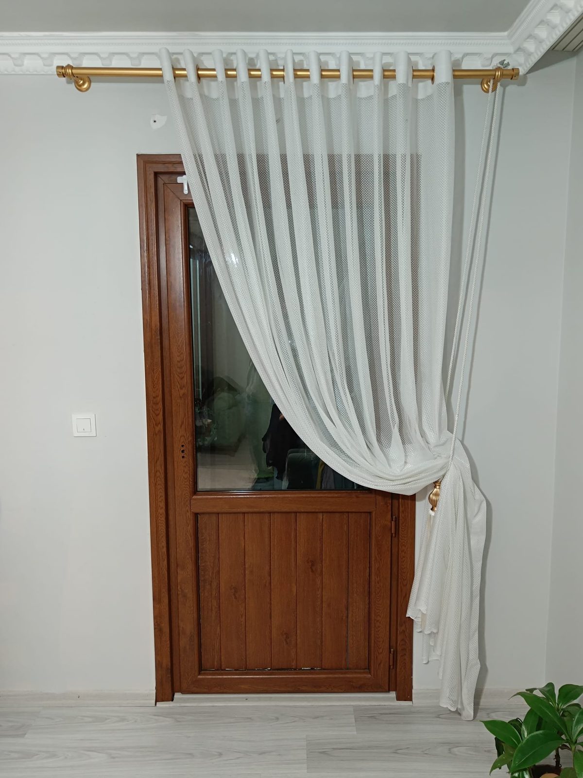 Gri siyah yatak odası tül