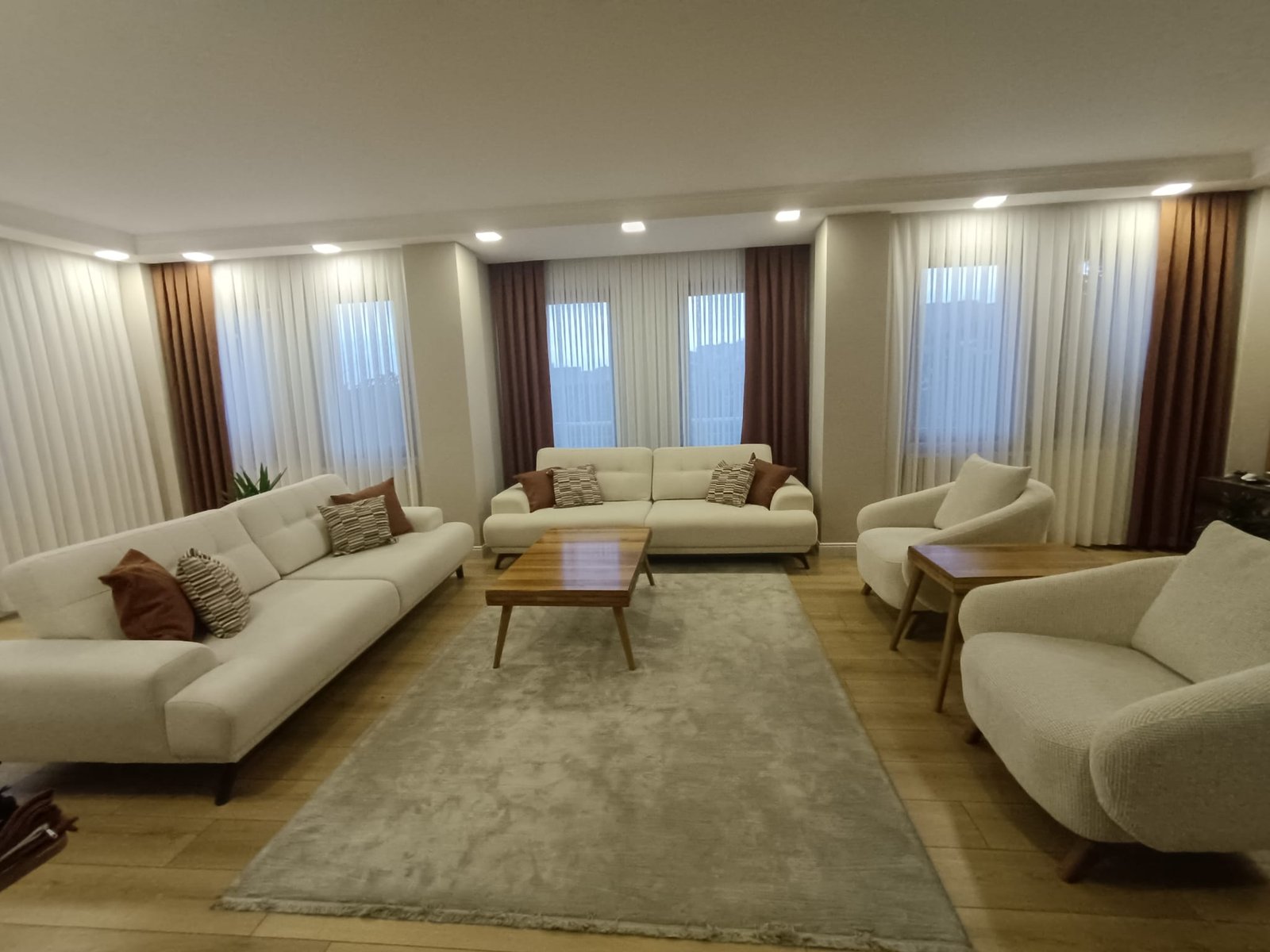 Modern salon perde uygulaması